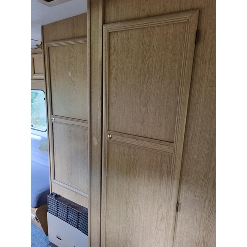 334 - A Sprite Major 5 berth caravan, year 1991, 
Comes with (all working according to the owner)

·      ... 