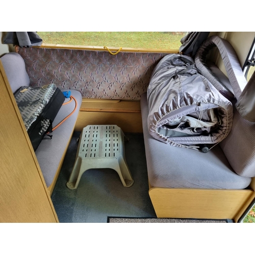 334 - A Sprite Major 5 berth caravan, year 1991, 
Comes with (all working according to the owner)

·      ... 