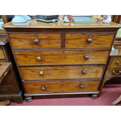 129 - A really good early 19th Century Chest of Drawers with two short over three long drawers with origin... 
