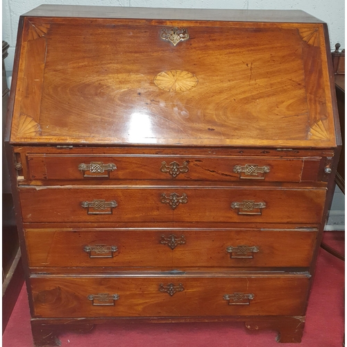 134 - A really good early Georgian Mahogany and Inlaid Bureau with shell inlaid flap. W 92 x D 53 x H 106 ... 