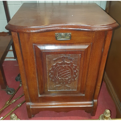 234 - An Edwardian Mahogany Purdonium with a double bow front. 42 x 37 x H 58 cms approx.