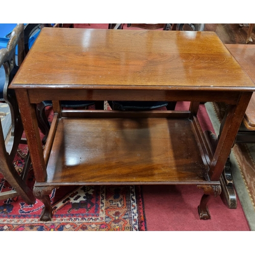 563 - A 20th Century Mahogany two tier Table. 
91 x 51 x H 90 cm approx.