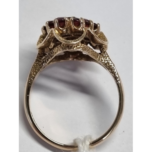 370 - An Antique Gold and Garnet Ring, size M.