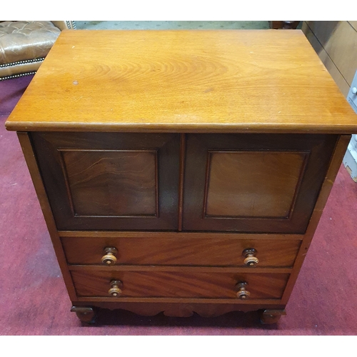 74 - A Georgian Mahogany Commode with fitted interior of good quality. 64 x 45 x H 74 cm approx.