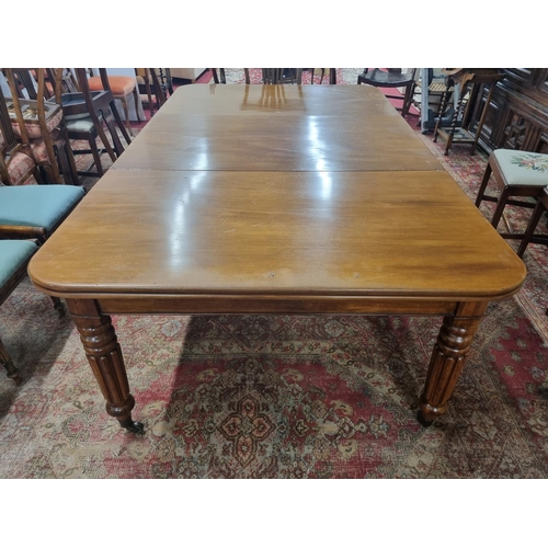 466 - A good early to mid 19th Century single leaf Dining Table with good reeded supports and reeded mould... 