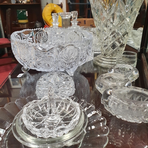 453 - A very large quantity of Crystal and Glassware to include crystal trays.