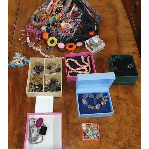 400 - A very large quantity of Costume Jewellery, along with an Osprey Handbag by Graham Ellisdon with lab... 