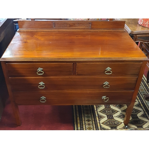 727 - An early 20th Century Mahogany Dressing Table. W 107 x D 51 x H 81 cm approx.