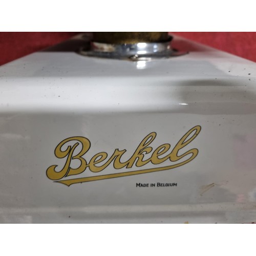 500a - A very good Enamel Berkel vintage scales.