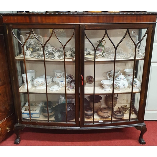 156 - An early 20th Century Mahogany bow front Display Cabinet with rope edge top. W 123 x 33 x H 123 cm a... 