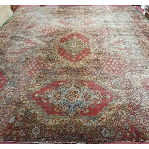 470 - An extremely large Carpet with green and red ground and allover decoration. (quite badly worn). 400 ... 