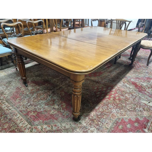 466 - A good early to mid 19th Century single leaf Dining Table with good reeded supports and reeded mould... 