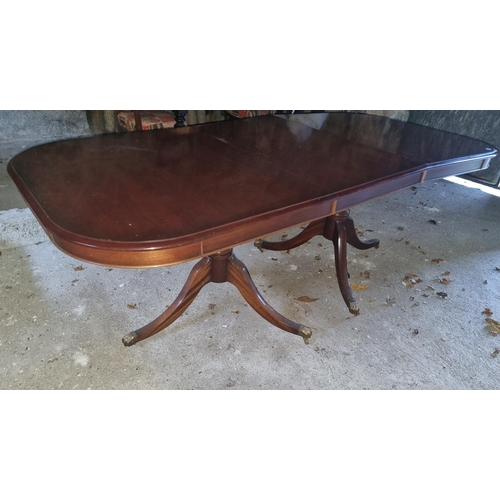 850 - A good two pillar single leaf dining Table. 99 x 214 x H 74 cm approx.