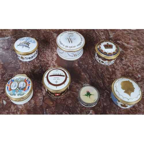 214 - A good quantity of Compacts, various dates and makers.