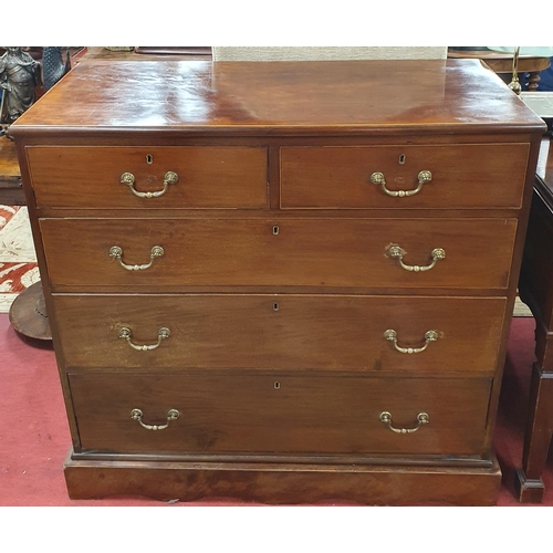 27 - A really good Georgian Mahogany Chest of Drawers two short and three long graduated drawers with bra... 