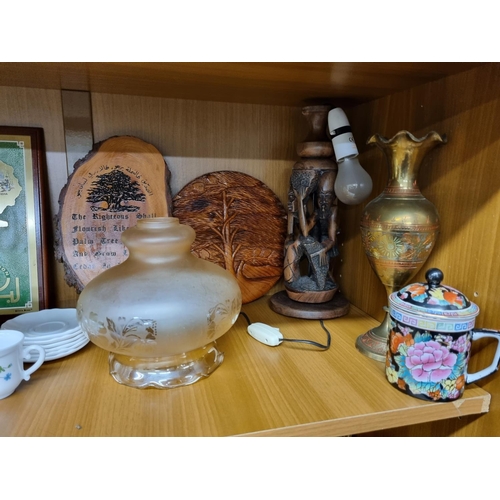 283 - A large quantity of decretive Items on two shelves.