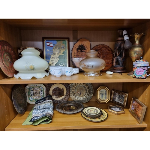 283 - A large quantity of decretive Items on two shelves.