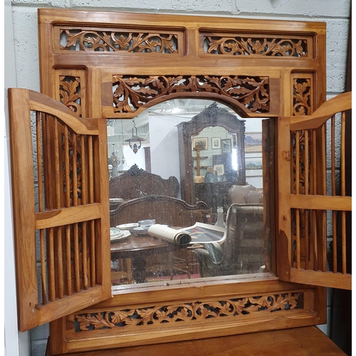 192 - A good decorative Mirror. 90 x 80 cm approx.