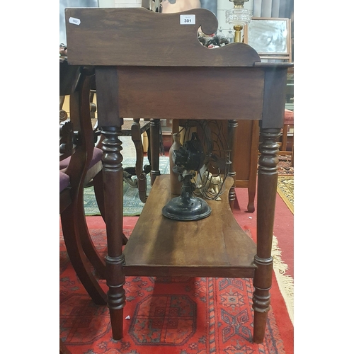 301 - A Regency Mahogany Serving/Side Table. 117 x 53 x H 80 cm approx. #