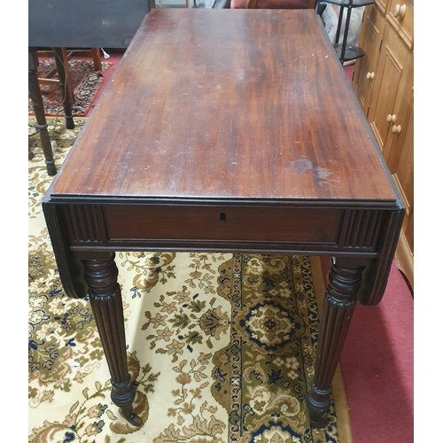 324 - A Georgian Mahogany Pembroke Table of superb quality in the manner of Gillows of Lancaster. 111 x 11... 