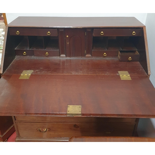 475 - Of good quality. A Georgian Mahogany Bureau with fully fitted interior. 98 x 52 x H 108 cm approx.