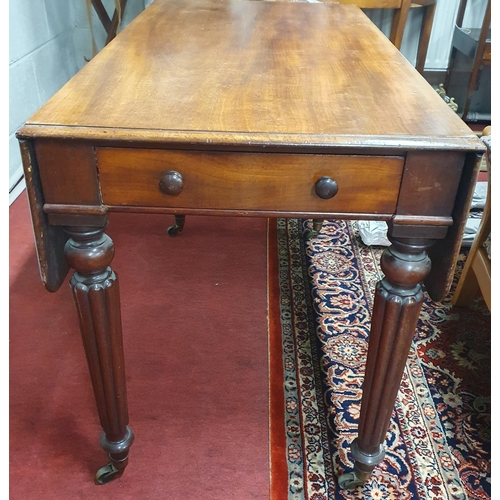 822 - A really good early 19th Century Mahogany Pembroke Table with single frieze drawer on turned reeded ... 