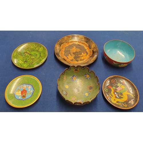 871 - A good quantity of Oriental Items to include a 19th Century Papier Mache Plate.