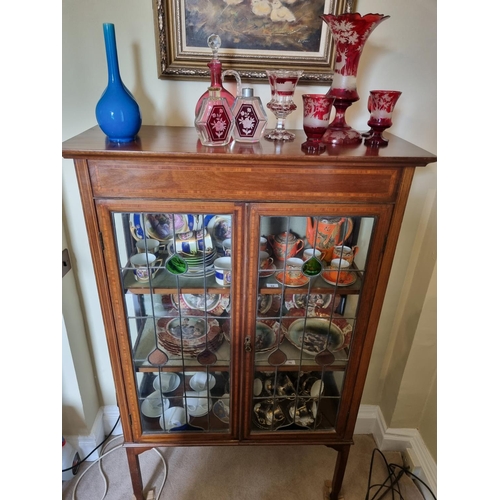 65 - An Edwardian Mahogany and Inlaid Display Cabinet with leaded glass doors.
90 x 36 x H 144  cm approx... 