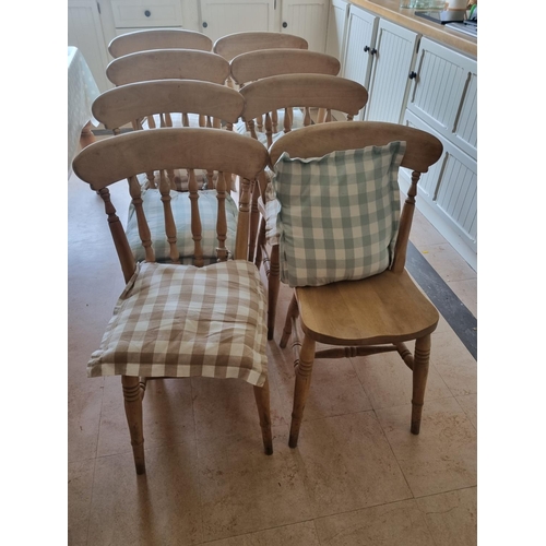 327 - A good set of eight Windsor style Beech Chairs.
W 37 x SH 46 x BH 83 cm approx.