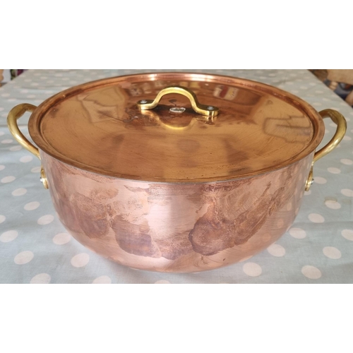 337 - A good Copper and Brass Jam Pan of large size.
D 33 x H 13 cm approx.