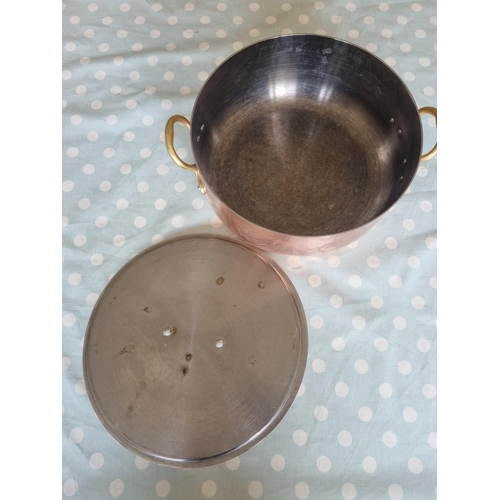 337 - A good Copper and Brass Jam Pan of large size.
D 33 x H 13 cm approx.