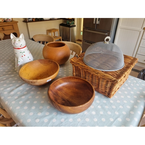 339 - A good quantity of Items, timber bowls etc., along with a picnic basket.