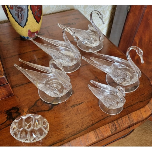 147 - An unusual quantity of Crystal Swans. (some with slight damage).