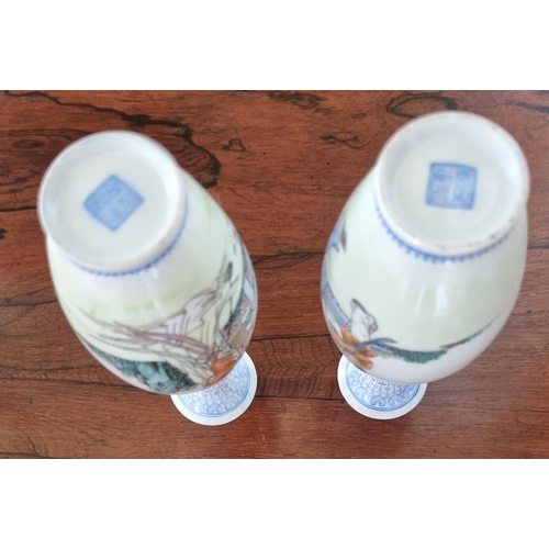 154 - A nice pair of hand painted Oriental Bud Vases.
H 15 cm approx.