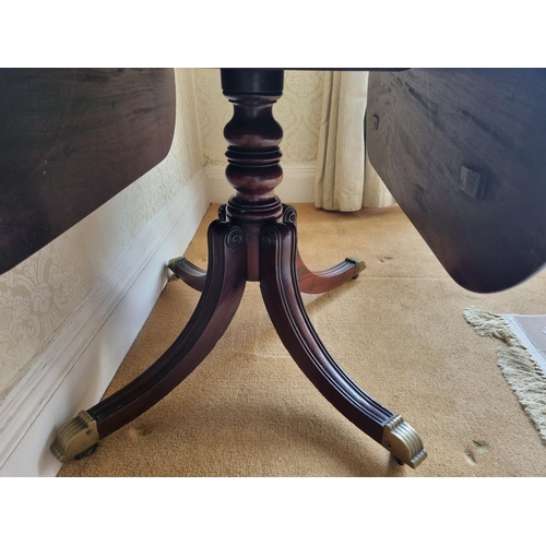 180 - A really good early 19th Century Mahogany Pembroke Table on turned support, quatrefoil base and with... 