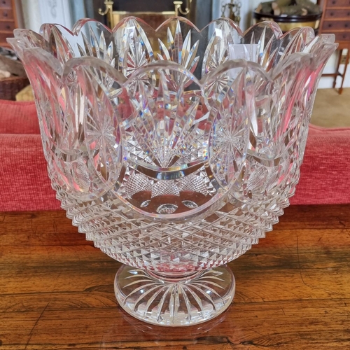 219 - A Fabulous Waterford Crystal Centre Bowl with pineapple effect cut below a central roundel.
D 25 x H... 