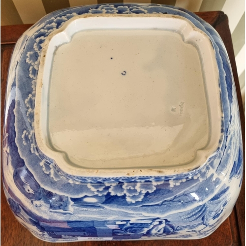 268 - A good 19th Century Spode square Centre Dish.
24 x 24 x H 11 cm approx.