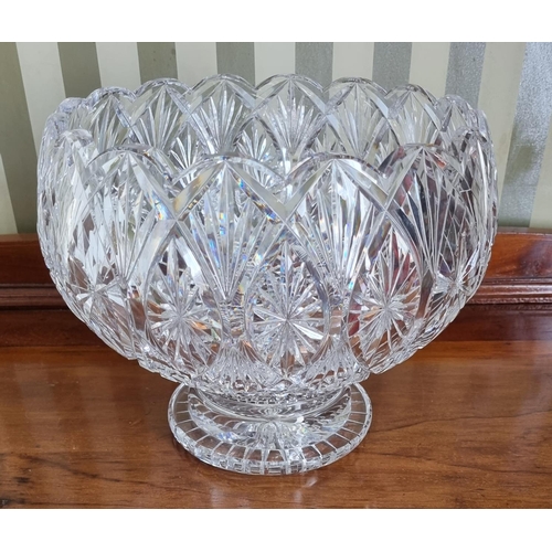 284 - A Magnificent Waterford Crystal Centrepiece of large size. D 27 x H 24 cm approx.