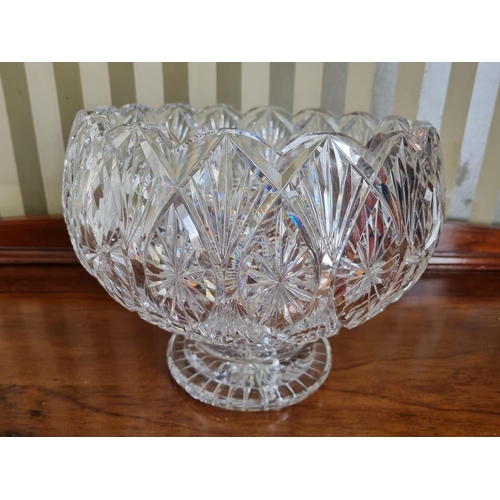 284 - A Magnificent Waterford Crystal Centrepiece of large size. D 27 x H 24 cm approx.