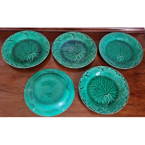 288A - A pair of Wedgewood Green ground Tazzas along with a quantity of similar Plates.