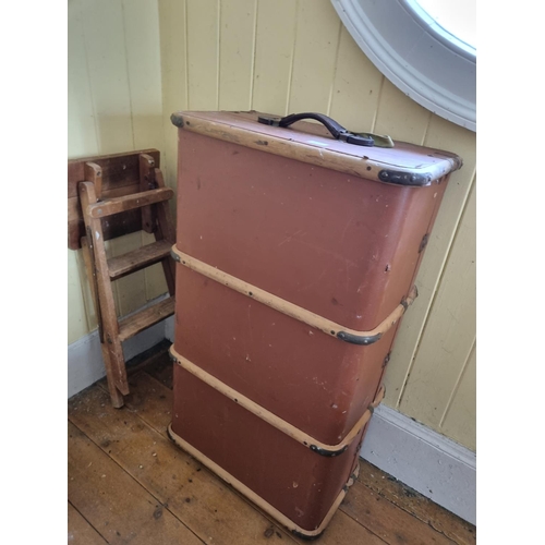 814 - A large Vintage Trunk along with an old Steps.
92 x 53  x H32cm approx,