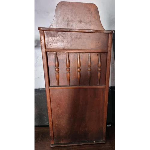 909 - An Early 20th Century Baguette Bin. 39 x 23 x H 94 cm approx.