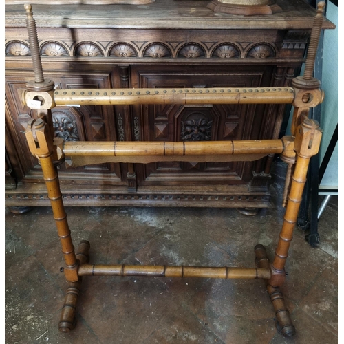 915 - A 19th Century Hardwood Loom. W 85 x H 103 cm approx.