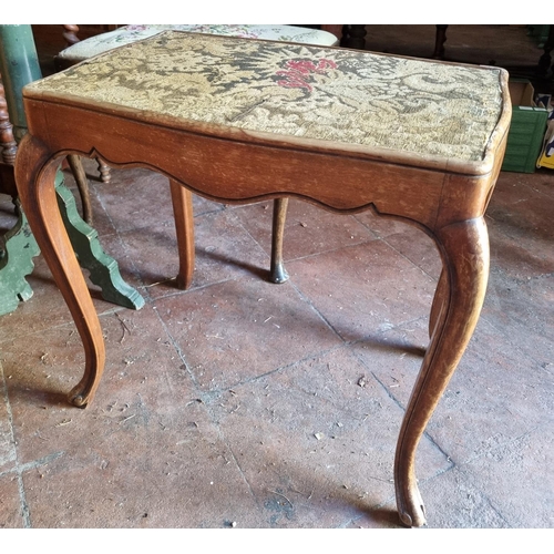 921 - A good late 19th Century Walnut showframe high Stool or Seat with tapestry style seat on cabriole su... 