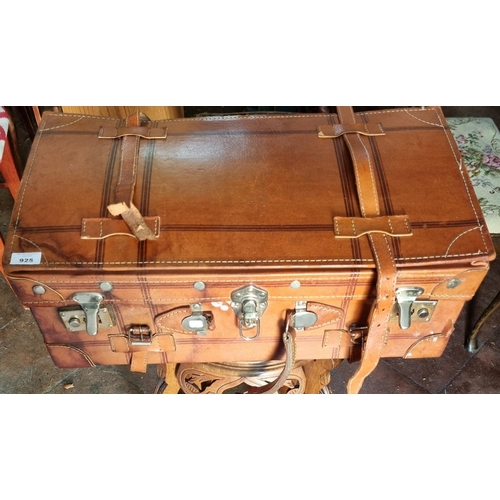 925 - A good Vintage Leather Trunk. 60 x 34 x H 20 cm approx.