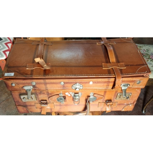 925 - A good Vintage Leather Trunk. 60 x 34 x H 20 cm approx.