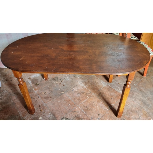 928 - A Kitchen Table along with six Chairs. Table 87 x 153 x H 77 cm approx.