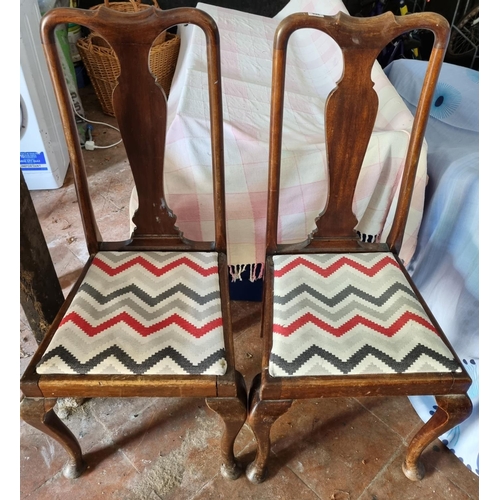 928 - A Kitchen Table along with six Chairs. Table 87 x 153 x H 77 cm approx.