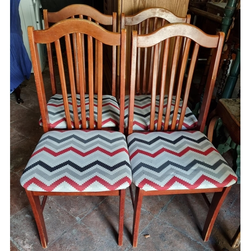 928 - A Kitchen Table along with six Chairs. Table 87 x 153 x H 77 cm approx.