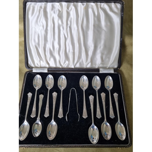 250C - A lovely cased set of Silver Tea Spoons with Tongs, Aide Brothers, 1924. One spoon epns.